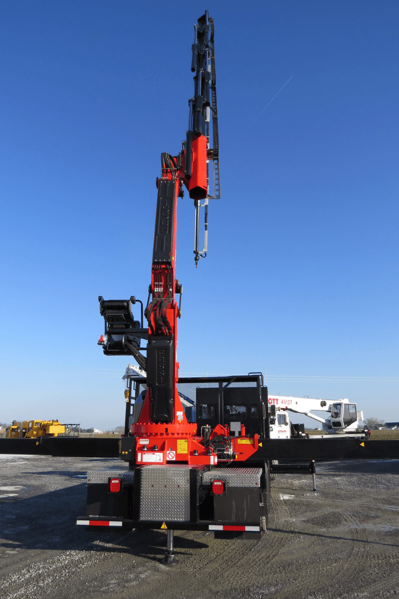 A Fassi F545RA crane installs Octopus sculpture - Fassi Crane